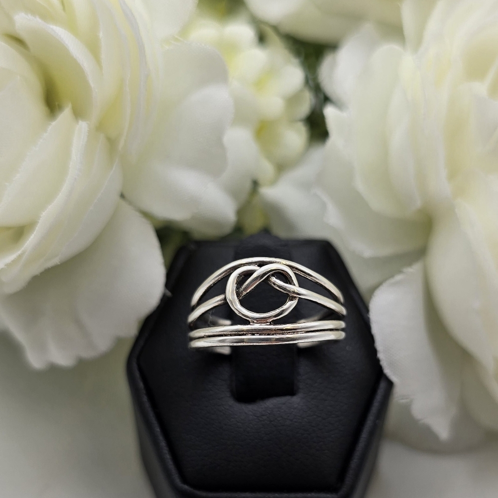 ๐ฅฐ KNOTTED LOVE RING - Picture 5 of 5